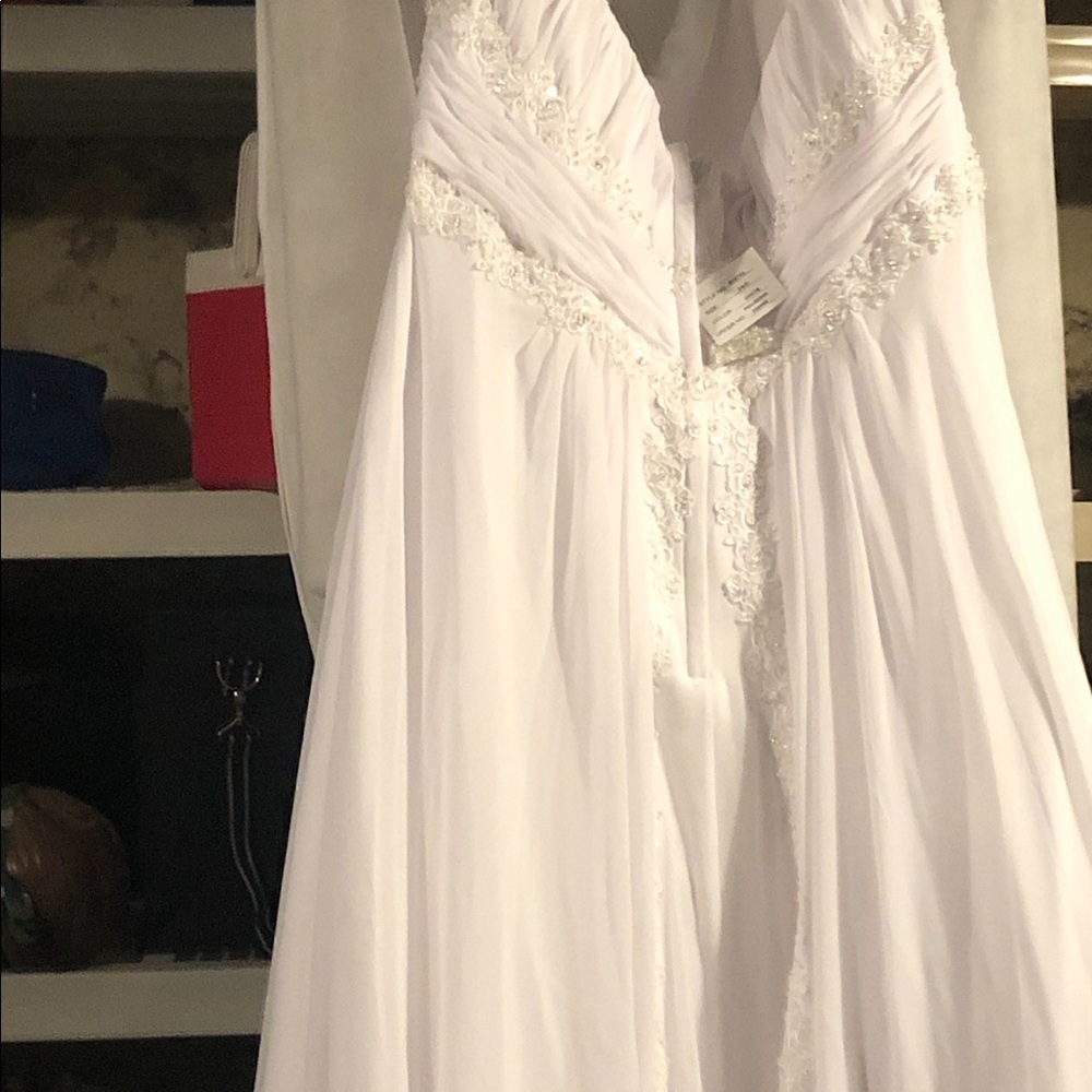 David’s bridal wedding dress never worn . Paid over 500 selling for 350 obo!